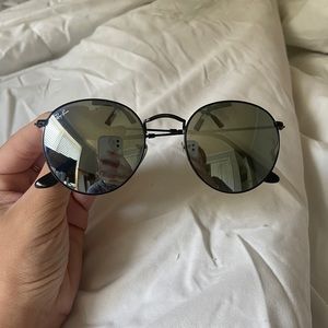 MIRRORED RAYBANS